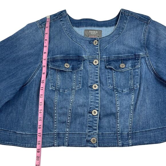Torrid Women’s Denim Cropped Jacket Size 4 (26) Blue Button Front Short Sleeve - Picture 6 of 9